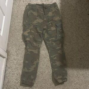 Skinny Cargo Camo Pants